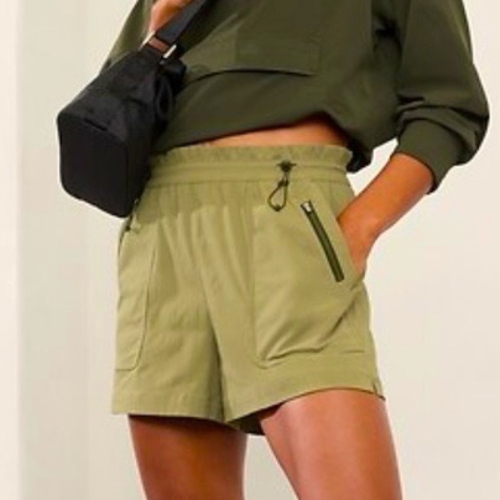 Athleta Trekkie Parachute Short - EUC